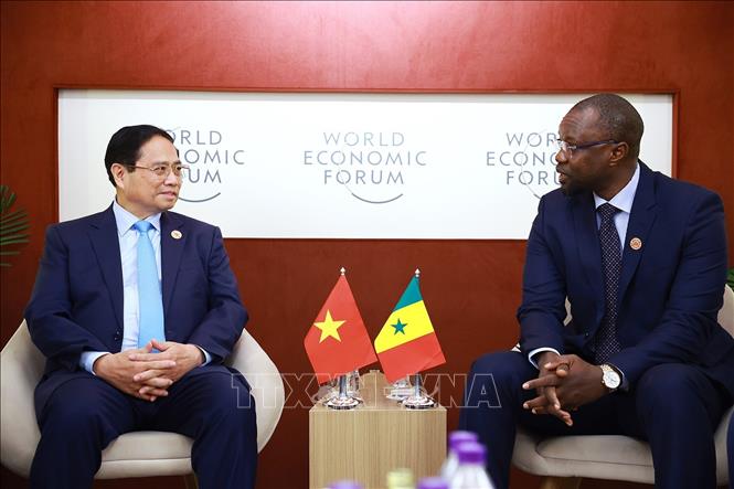 Thủ tướng Chính phủ Phạm Minh Chính gặp Thủ tướng Senegal nhân dịp tham dự Hội nghị thường niên các nhà tiên phong lần thứ 16 của Diễn đàn kinh tế thế giới tại Thiên Tân, Trung Quốc